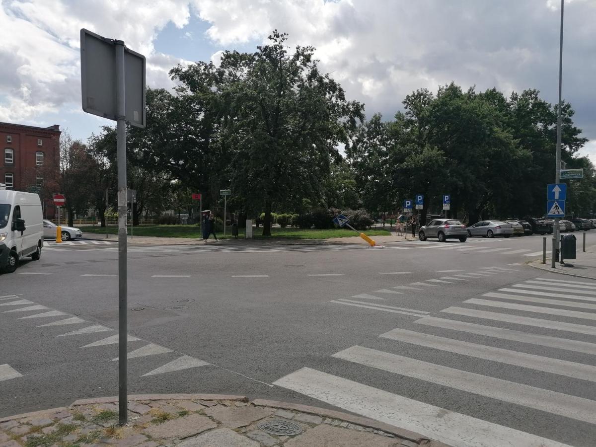 Hostel Tulip - Pokoj 7 Ze Wspolna Lazienka I Kuchnia Щецин Екстер'єр фото
