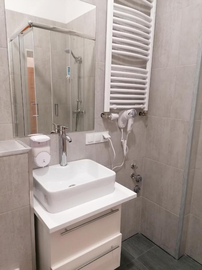 Hostel Tulip - Pokoj 7 Ze Wspolna Lazienka I Kuchnia Щецин Екстер'єр фото